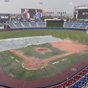  Durante aproximadamente una hora se esperó a que las condiciones climatológicas permitieran recuperar el campo. CORTESÍA.