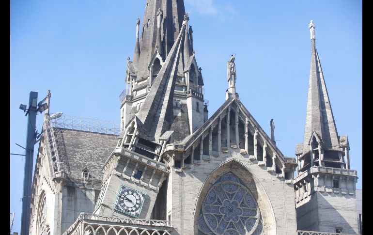 Fotografía que muestra la Catedral Basílica Metropolitana de Nuestra Señora del Rosario afectada tras un fuerte temblor este lunes, en Manizales (Colombia). EFE / J. J. Bonilla