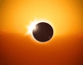 La posición del Sol durante el eclipse variará drásticamente dependiendo de la ubicación del espectador, lo que creará experiencias visuales únicas. CANVA