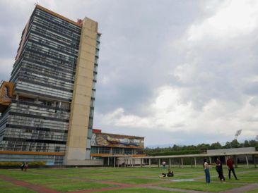 En examen de admisión de la UNAM a Licenciatura consta de 120 reactivos y los jóvenes dispondrán de tres horas para responderlos. EFE/S. Gutiérrez