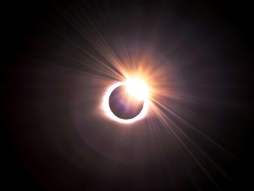 La agencia espacial desmiente los rumores sobre alteraciones gravitacionales durante el eclipse de este 12 de agosto. UNSPLASH / J. Dickey