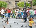 Durante esta temporada, el Centro Histórico de Guadalajara suele llenarse de paseantes. EL INFORMADOR