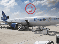 China dio a conocer una innovadora plataforma de atención médica aérea basada en el C909, una aeronave desarrollada por la empresa estatal Commercial Aircraft Corporation of China (COMAC) y adaptada para funcionar como un hospital volador. YOUTUBE/SamChui