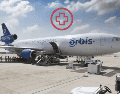 China dio a conocer una innovadora plataforma de atención médica aérea basada en el C909, una aeronave desarrollada por la empresa estatal Commercial Aircraft Corporation of China (COMAC) y adaptada para funcionar como un hospital volador. YOUTUBE/SamChui