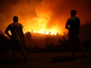 Los incendios, cuya causa aún no se ha determinado y que podrían tardar días en extinguirse, se produjeron en el día más caluroso del año en Londres. AFP/ARCHIVO