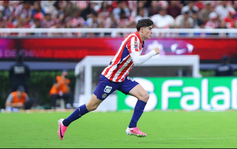 Olympiacos aumenta su oferta por Armando González, pero Chivas mantiene firme su postura y exige el pago de la cláusula de rescisión. IMAGO7.