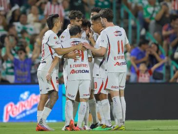 Chivas sufrió ante Santos, pero un penal convertido por Ricardo Marín en el cierre le dio el triunfo en Torreón. IMAGO7.