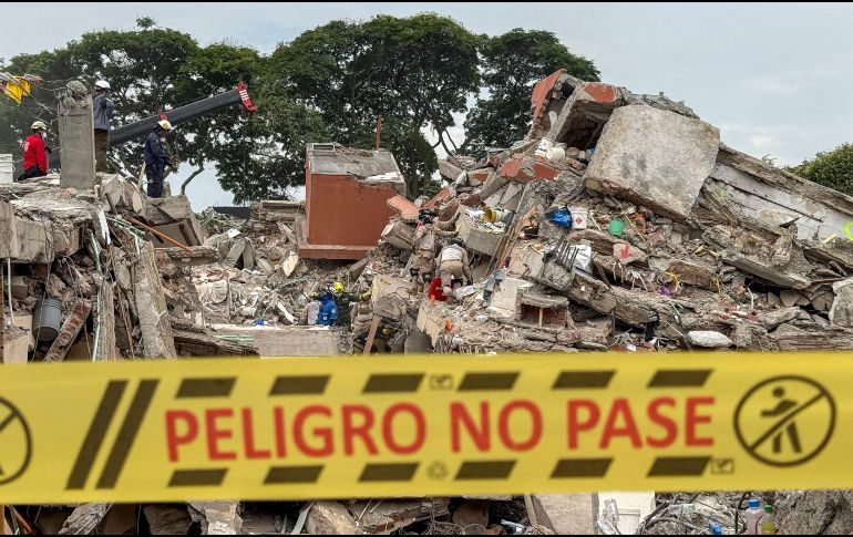 El terremoto de Colombia ha dejado cerca de 290 fallecidos, más de cuatro mil heridos y más de un centenar de desaparecidos, mientras continúan las labores entre los escombros en las zonas afectadas, entre ellas Cali y Pereira. EFE / M. Baos