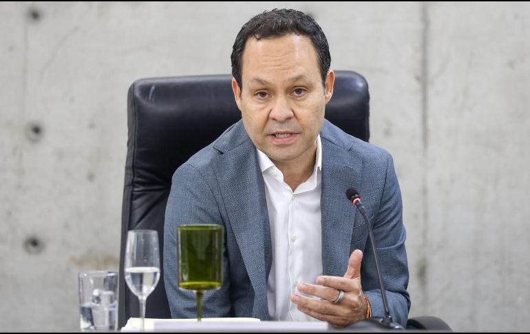 El senador Clemente Castañeda fue reconocido con el “Águila en Vuelo”, máximo galardón que otorga el Consejo Regulador del Tequila (CRT). EL INFORMADOR / A. NAVARRO
