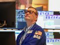 La semana pasada, el S&P 500 y el Nasdaq acumularon ganancias, pero esta nueva semana comenzó con pesimismo. EFE/S. Yenesel