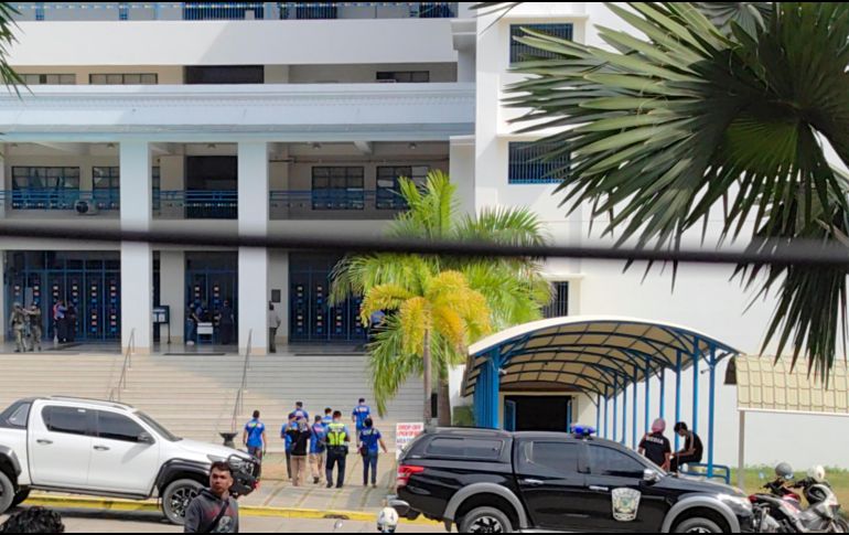 El tiroteo tuvo lugar en la escuela católica Ateneo de Zamboanga, que suspendió las clases durante dos días, mientras colabora con las autoridades en las primeras investigaciones. EFE/L. CASTILLO