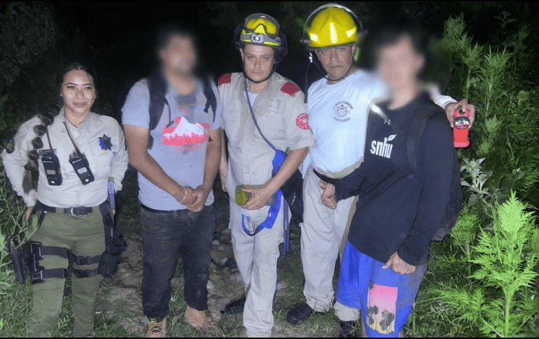 Los rescatados de 27 y 28 años recibieron atención médica por parte de Servicios Médicos y fueron llevados hasta la parte superior en aparente buen estado de salud. ESPECIAL