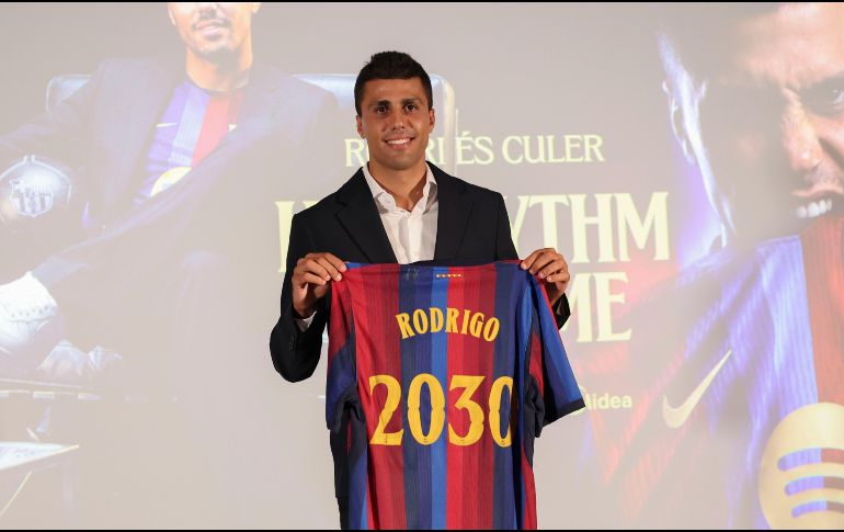 El reto para Rodri será trasladar toda su experiencia para ser el punto de equilibrio del medio campo en el Barcelona. EFE / Q. García