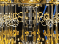 IBM prevé utilizar los L-couplers para conectar múltiples procesadores en una computadora cuántica más grande. IBM / EPECIAL