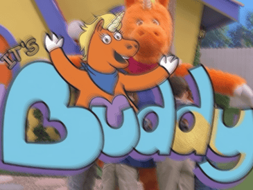 Con una duración aproximada de 95 minutos, Buddy busca combinar terror, comedia y una estética deliberadamente inspirada en la televisión infantil de décadas pasadas. ESPECIAL/YouTube/Saban Films