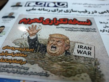 Rezaei amenazó además con atacar intereses económicos estadounidenses si Washington procede con nuevas medidas financieras contra el país persa, como anunció. EFE/ABEDIN TAHERKENAREH