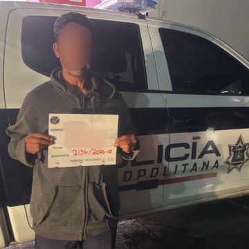 La Policía de Tlajomulco informó que elementos de su corporación ayudaron a regresar a su familia a un masculino de la tercera edad que contaba con una ficha de búsqueda activa. CORTESÍA