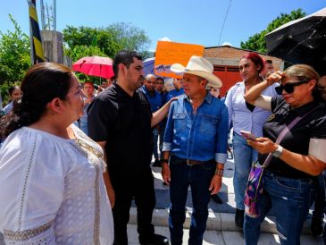 Lemus Navarro refirió que el objetivo, además de la rehabilitación de las vías terrestres, es su conservación en buenas condiciones hasta 2030, con trabajos a las superficies de rodamiento adecuadas, señalamiento renovado y atención permanente. CORTESÍA/GOBIERNODEJALISCO