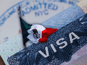 Durante la administración del presidente estadounidense Donald Trump, se les ha revocado la visa al menos a 50 políticos y funcionarios mexicanos, de acuerdo con Reuters. ESPECIAL / CANVA