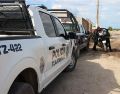 Los uniformados realizaron maniobras para darle alcance al cadáver y orillarlo, evitando así que continuara siendo arrastrado por el cauce. ESPECIAL/Ayuntamiento de Tlajomulco