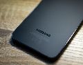 El Samsung Galaxy S27 Ultra estrenará un polémico módulo de cámaras horizontal inspirado en modelos cancelados, acompañado de mejoras fotográficas y un inminente aumento de precio. Unsplash