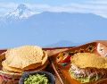 Las tostadas raspadas pueden acompañarse con frijolitos y diferentes tipos de carne como el lomo, lengua, pata, cueritos, oreja y trompa. ESPECIAL / EL INFORMADOR y CANVA