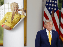 Dolly Parton está considerada una de las cantantes de country más relevantes de la historia. Ganó once premios Grammy y además de sus incursiones en el cine, también fue filántropa y empresaria. ESPECIAL/ AP/ EFE/W. OLIVER