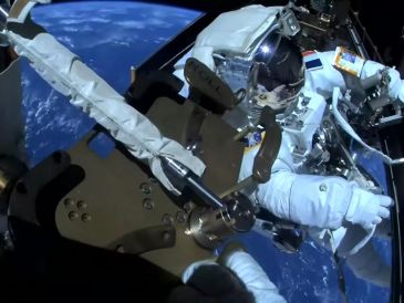 En total, la agencia espacial estadounidense calcula que la basura espacial ya supera las 9 mil toneladas. EFE/NASA