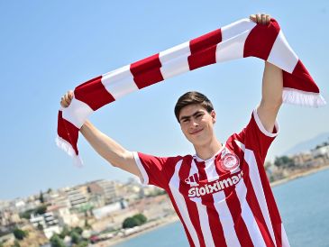 La llegada al Olympiacos representa uno de los mayores desafíos en la carrera del atacante mexicano. INSTAGRAM / @olympiacosfc
