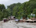 Del lado de Nepal, la riada golpeó con especial fuerza el distrito de Rasuwa y dejó al menos 157 fallecidos, según el último balance disponible, lo que eleva a 160 las muertes confirmadas a ambos lados de la frontera. EFE / N. SHRESTHA