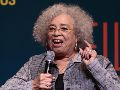 La activista y academica estadounidenses por los derechos civiles, Angela Davis, habla en el evento "Abolición, feminismo, ¡ahora!". EFE/J. Mendez