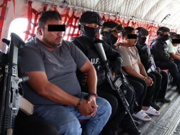 Además de los arrestos, se aseguró un arsenal compuesto por cuatro armas largas, dos armas cortas y municiones de diversos calibres. ESPECIAL/Fiscalía de Oaxaca