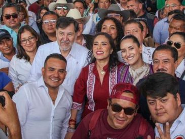 Además de la imitadora de la Presidenta, al evento acudió el senador Gerardo Fernández Noroña, lo que arreció la polémica. X/simeysenadora