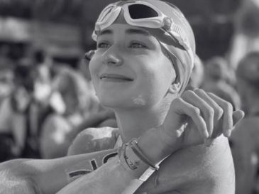 Victoria de Yturbe nadará 48.5 kilómetros alrededor de Manhattan en el reto 20 Bridges Swim. INSTAGRAM/donabrazadas