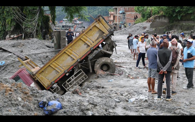 De las 546 personas que continúan sin localizar tras la riada, 261 son extranjeras y proceden de 23 países. EFE/YONHAP