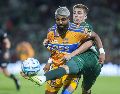 Santos y Tigres brindaron un partido trabado y con pocas oportunidades de gol. IMAGO7