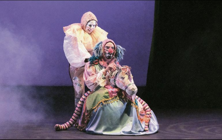 El espectáculo de payasos divirtió al público y cerró las actividades de la Muestra Estatal de Teatro. CORTESÍA