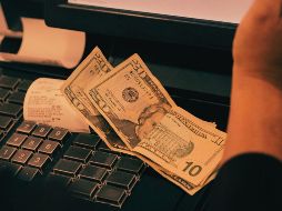 El peso mexicano, al igual que otras monedas de América Latina, siguen ganando terreno frente al dólar; revisa su costo en las diferentes sucursales bancarias de México. EFE / ARCHIVO