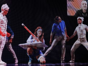 Las novedades incluyen un cubo escenográfico de siete metros, proyecciones avanzadas y un sistema de iluminación que rastrea automáticamente a los 53 artistas en escena. EL INFORMADOR/J. Acosta