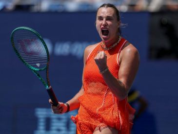 Aryna Sabalenka cumplió con los pronósticos y superó a la colombiana Camila Osorio en dos sets. EFE / S. YENESEL