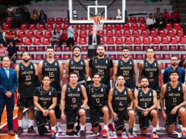 Pako Cruz lideró con 24 puntos el triunfo de los 12 Guerreros, que mantienen firme su aspiración mundialista. X/@mexbasquet.