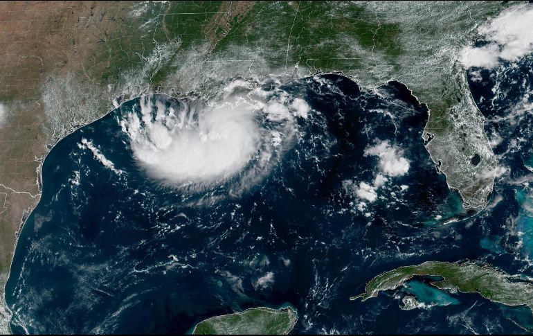 Una depresión tropical evolucionó el lunes por la noche para formar la tormenta tropical Edouard; se espera que toque tierra en Texas el martes. AP/NOAA