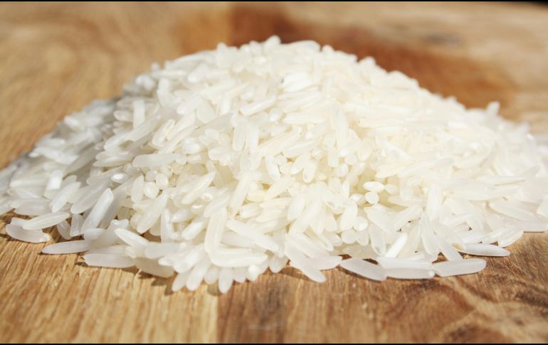 Los expertos coinciden en que el arroz es un alimento saludable que aporta carbohidratos, la principal fuente de energía del organismo. ESPECIAL/Unsplash