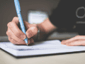 La especialista planteó que la escritura manual, el teclado y la inteligencia artificial pueden cumplir funciones diferentes, el reto consiste en identificar qué aporta cada herramienta y utilizarla de acuerdo con el propósito que se persigue. CANVA