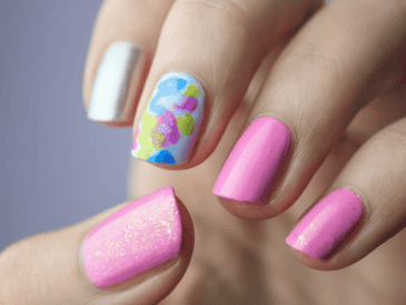 Septiembre marca el inicio del entretiempo, y con él, la llegada de nuevas tendencias en manicura, desde el marrón chocolate hasta el rojo cereza, estas son las opciones más elegantes para lucir unas manos sofisticadas. CANVA