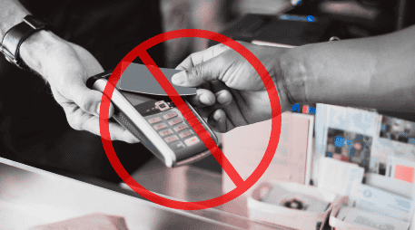 La recomendación más sencilla es mantener el control sobre las tarjetas y revisar frecuentemente los movimientos bancarios. ESPECIAL/Canva