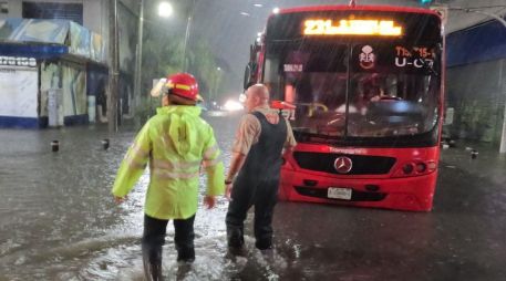 Diversas zonas de Guadalajara registraron afectaciones por la tormenta de este jueves. ESPECIAL/Bomberos de Guadalajara