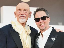 John Malkovich y Sam Rockwell. Los protagonistas de la cinta “Wild Horse Nine” posan desde la alfombra roja de la Mostra de Venecia. AFP
