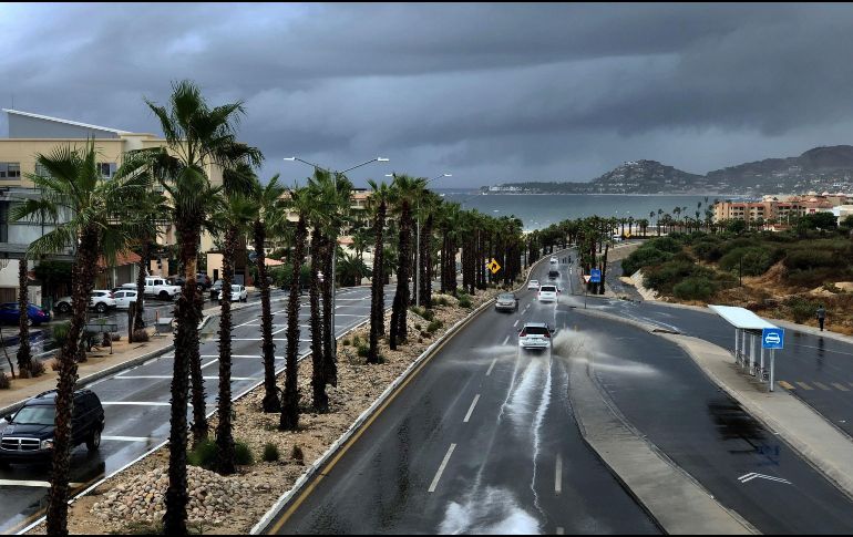 El huracán Marie se intensificó a categoría 2, generando lluvias intensas y oleaje elevado en el occidente de México. Autoridades suspendieron clases en municipios de Baja California Sur como medida preventiva. EFE/Archivo