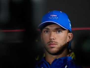 Pierre Gasly fue uno de varios pilotos sancionados en el GP de Mónaco en junio pasado por exceso de velocidad en el carril de boxes. AP / L. Bruno
